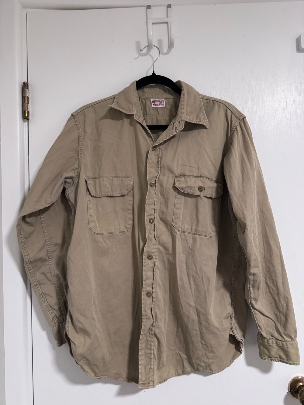 Vintage HERCULES work shirt with cat-eye buttons and gusset Intake  1950s VNT L